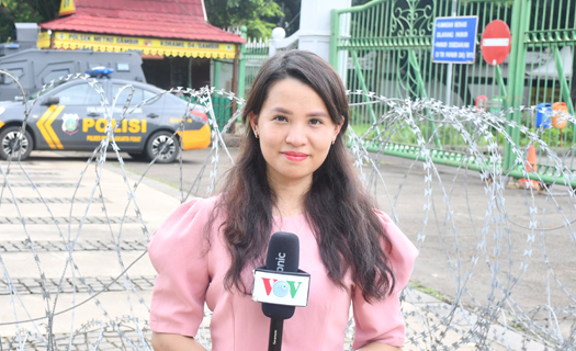 Nhà báo Hương Trà: 